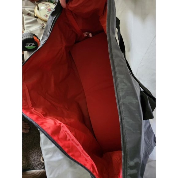 Tommy Hilfiger Nylon Tote Bag Adjustable Shoulder Strap & Handles Gym Overnight - Picture 5 of 9